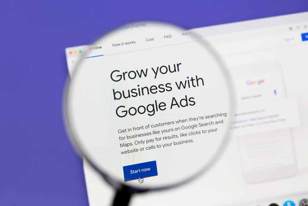 vergrootglas die inzoomt op de tekst Row your business with Google Ads